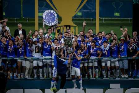 Jogadores do Cruzeiro comemora título mineiro de 2026