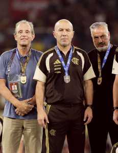 Luiz Eduardo Baptista, presidente do Flamengo, Leonardo Jardim e José Boto, diretor de futebol: treinador português conquistou o Campeonato Carioca em sua estreia