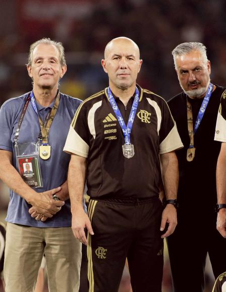 Luiz Eduardo Baptista, presidente do Flamengo, Leonardo Jardim e José Boto, diretor de futebol: treinador português conquistou o Campeonato Carioca em sua estreia