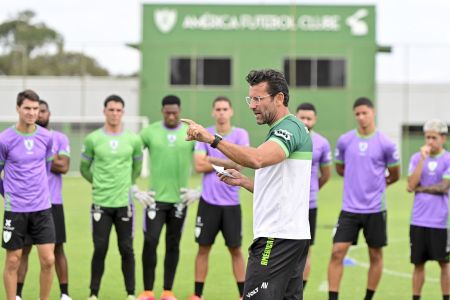 Alberto Valentim, treinador do América