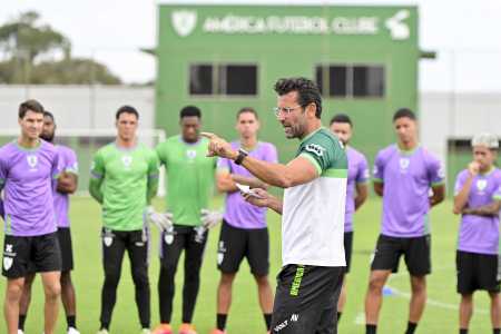 Alberto Valentim, treinador do América