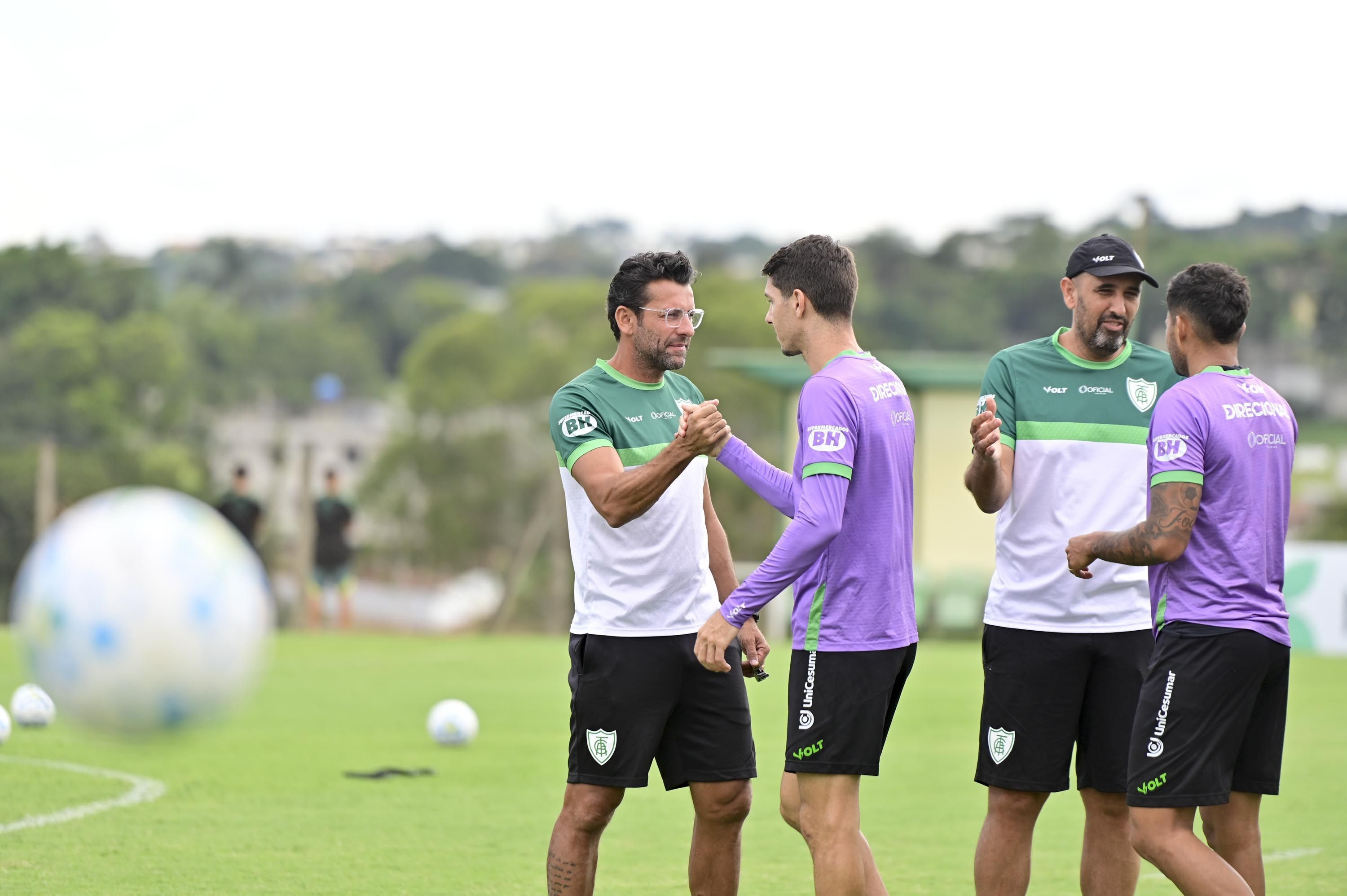 Escalação do América: Valentim pode ter 'novo titular' para encarar Botafogo-SP