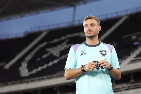 Martin Anselmi é o treinador do Botafogo em 2026
