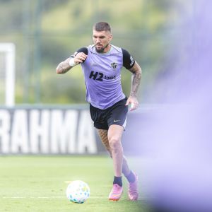 Lyanco em treino do Atlético na Cidade do Galo