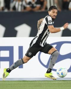 Alex Telles desabafou após eliminação do Botafogo na Libertadores