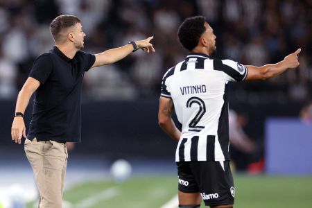 Botafogo x Barcelona: Martín Anselmi e Vitinho no Nilton Santos
