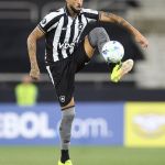 Titular do Botafogo admite frustração por eliminação na Libertadores e faz reflexão