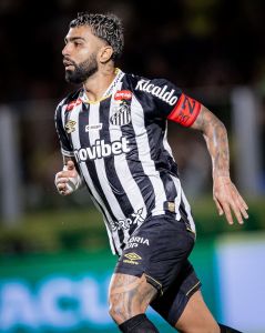 Gabigol em ação pelo Santos