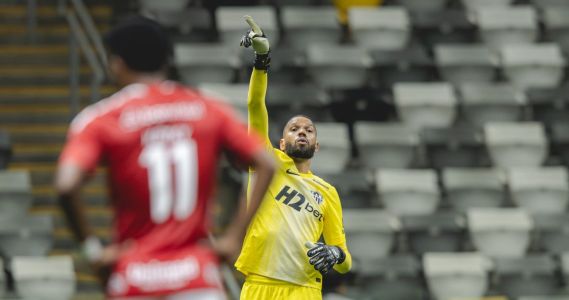 Everson fez defesas difíceis e salvou o Atlético contra o Inter