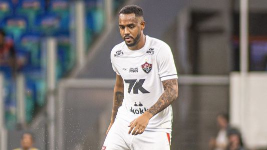 Zagueiro Edu antes de se lesionar no clássico Ba-Vi válido pelo Campeonato Brasileiro