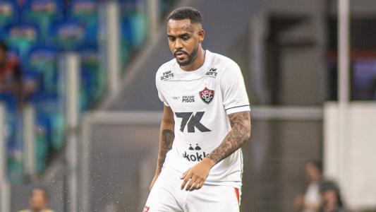 Zagueiro Edu antes de se lesionar no clássico Ba-Vi válido pelo Campeonato Brasileiro