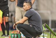 Vitória sofre com lesões, e Jair Ventura confirma chegada de reforço