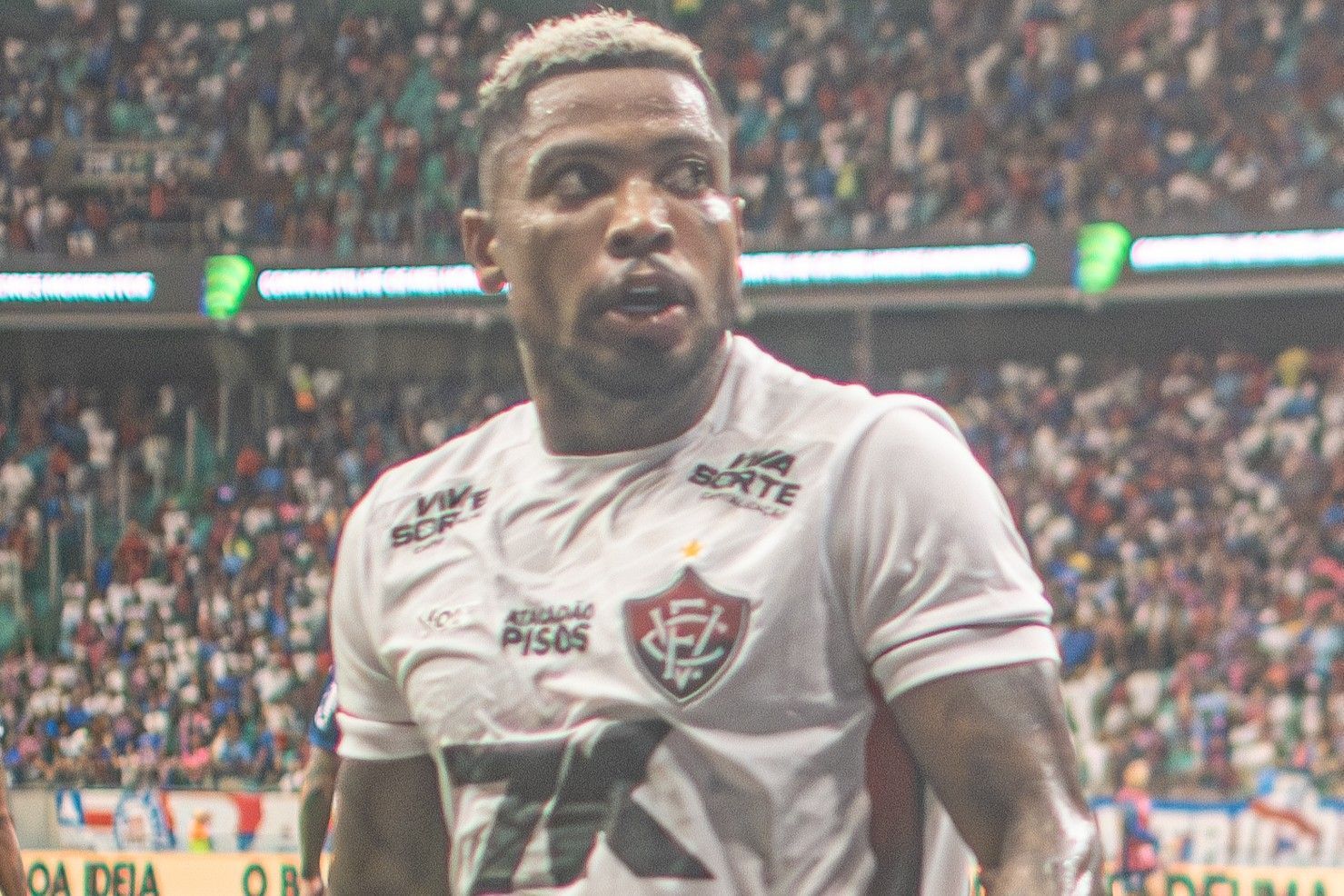 Marinho tem lesão confirmada e desfalca Vitória nos próximos jogos
