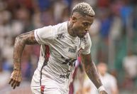 Vitória perde Marinho com dores logo no início do jogo contra Atlético