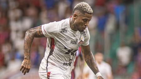 Atacante Marinho em ação pelo Vitória contra Bahia, pelo Campeonato Brasileiro
