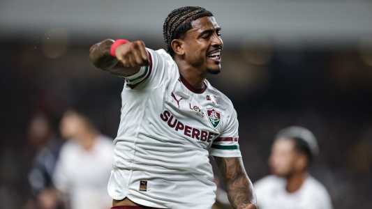 Jhon Kennedy comemora gol do Fluminense sobre o Remo em jogo do Campeonato Brasileiro