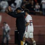 Torcedores do São Paulo dão voto de confiança para Roger Machado em estreia