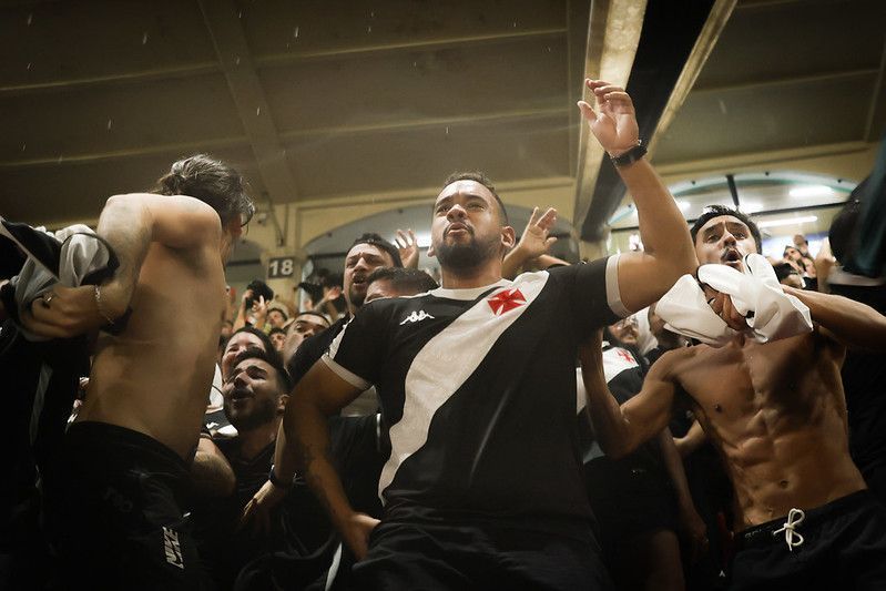 Torcida do Vasco esgota ingressos para duelo contra o Grêmio em horas