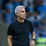 Luís Castro, do Grêmio, abre o jogo sobre possíveis vendas e faz revelação