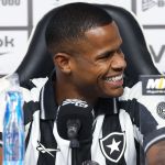Apresentado no Botafogo, Júnior Santos agradece aos médicos do Atlético: 'Belo trabalho'