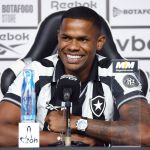Emprestado pelo Atlético, Júnior Santos abre o jogo ao projetar retorno ao Botafogo