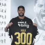 Hulk é homenageado após atingir marca expressiva pelo Atlético; veja fotos
