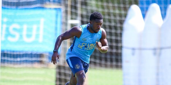Amuzu deve ser voltar no Grêmio contra a Chapecoense