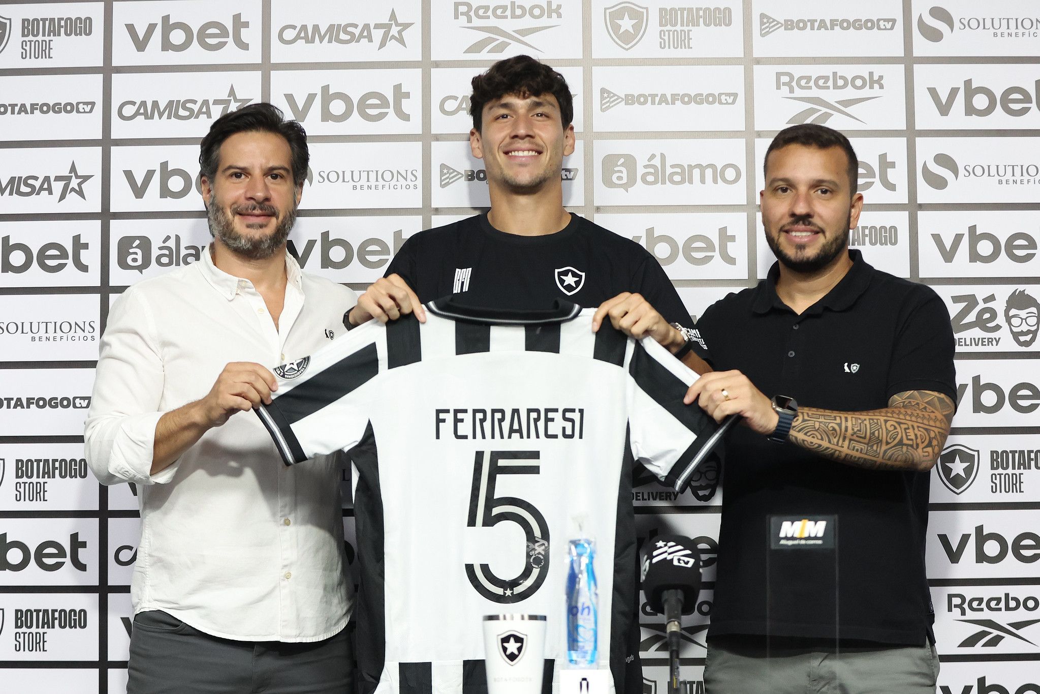 Oficial: Botafogo compra Ferraresi do São Paulo; veja tempo do contrato