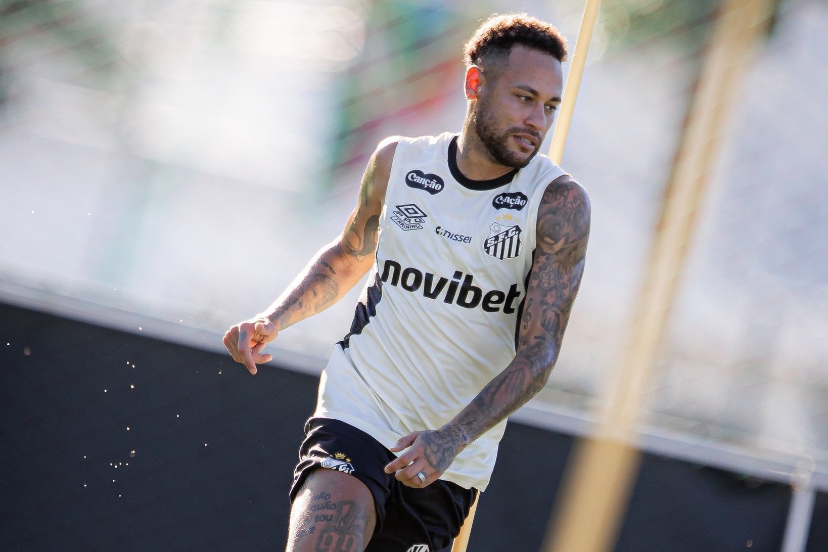 Santos: Neymar e Gabigol treinam no CT em dia de folga