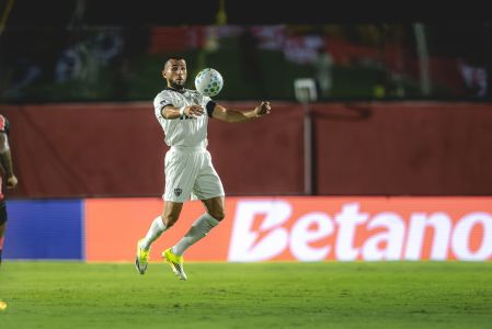 Junior Alonso em ação pelo Atlético