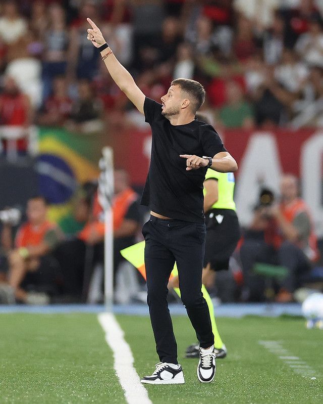 Martin Anselmi responde se teme demissão no Botafogo após derrota para o Flamengo