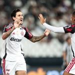 Flamengo goleia o Botafogo, afunda rival no Z4 e encosta na ponta do Brasileiro