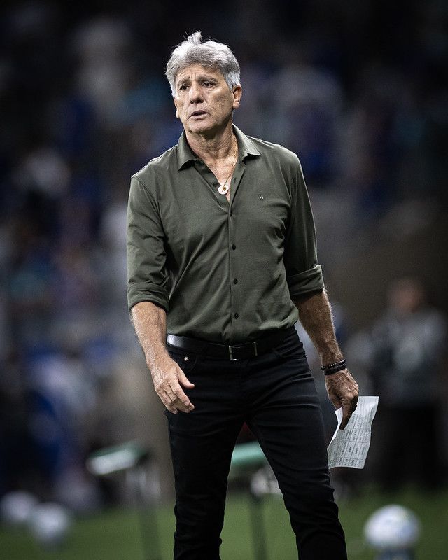 Renato Gaúcho 'contraria' dirigente do Vasco e elogia árbitro de duelo com Cruzeiro