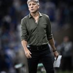 Renato Gaúcho 'contraria' dirigente do Vasco e elogia árbitro de duelo com Cruzeiro