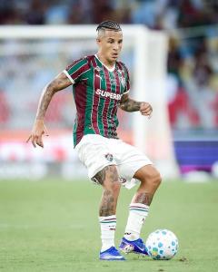 Guilherme Arana foi o herói da vitória do Fluminense