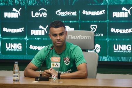 Alisson foi apresentado oficialmente como reforço do Fluminense