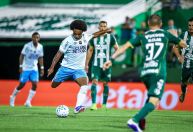 Willian admite erro individual, mas valoriza empate do Grêmio no Brasileiro