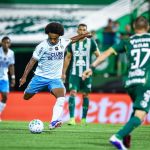 Willian admite erro individual, mas valoriza empate do Grêmio no Brasileiro