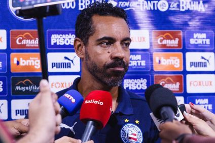 Técnico Felipe Freitas durante entrevista coletiva