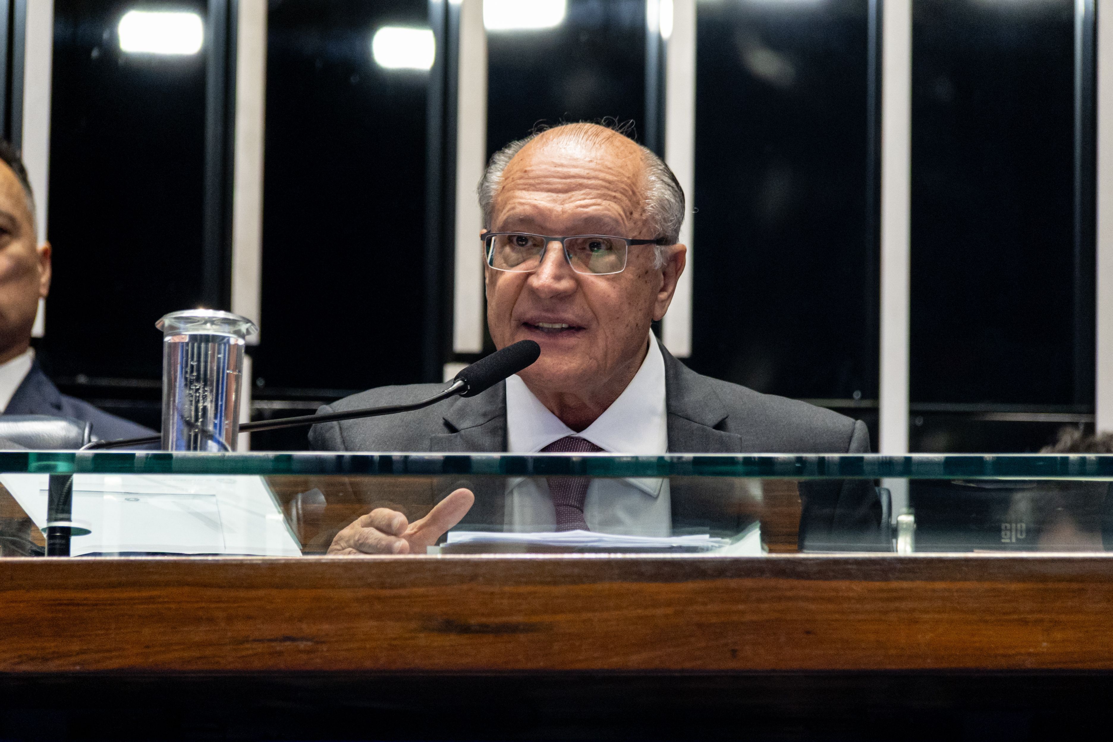 Governo anuncia R$ 15 bilhões para exportadores afetados pela guerra no Irã