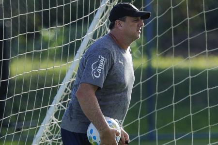 Técnico Rogério Ceni durante treino do Bahia no CT Evaristo de Macedo