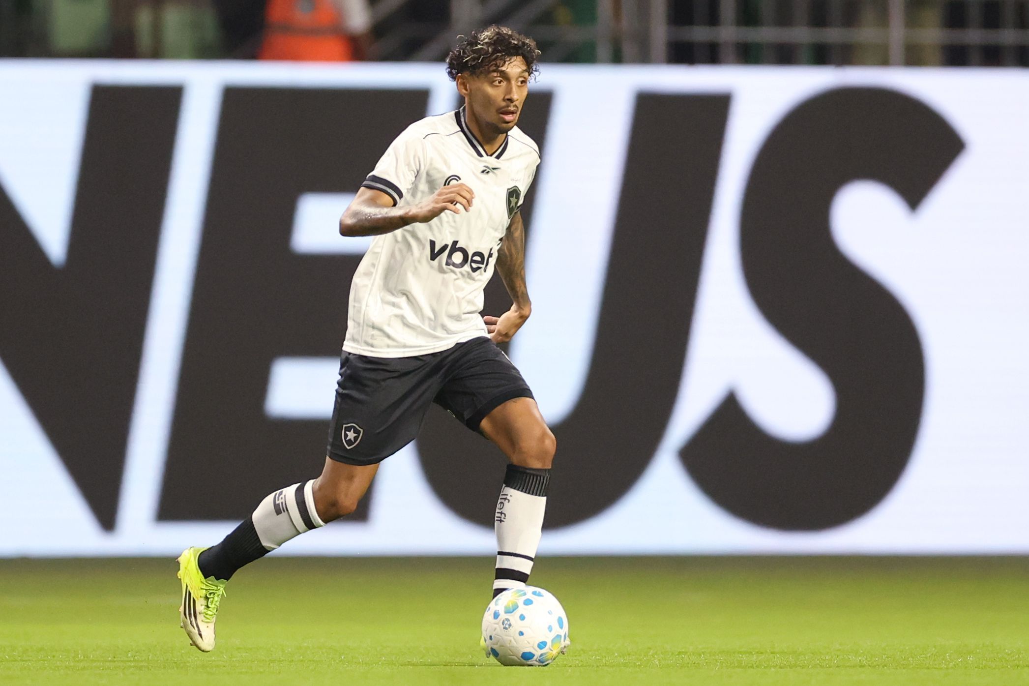 Botafogo perde volante para duelo com o Bragantino pelo Brasileiro