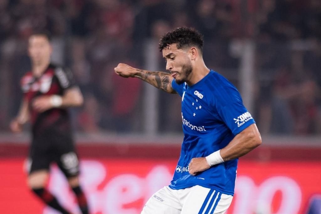 William vai às redes e se desculpa por 'risada' em Athletico-PR x Cruzeiro