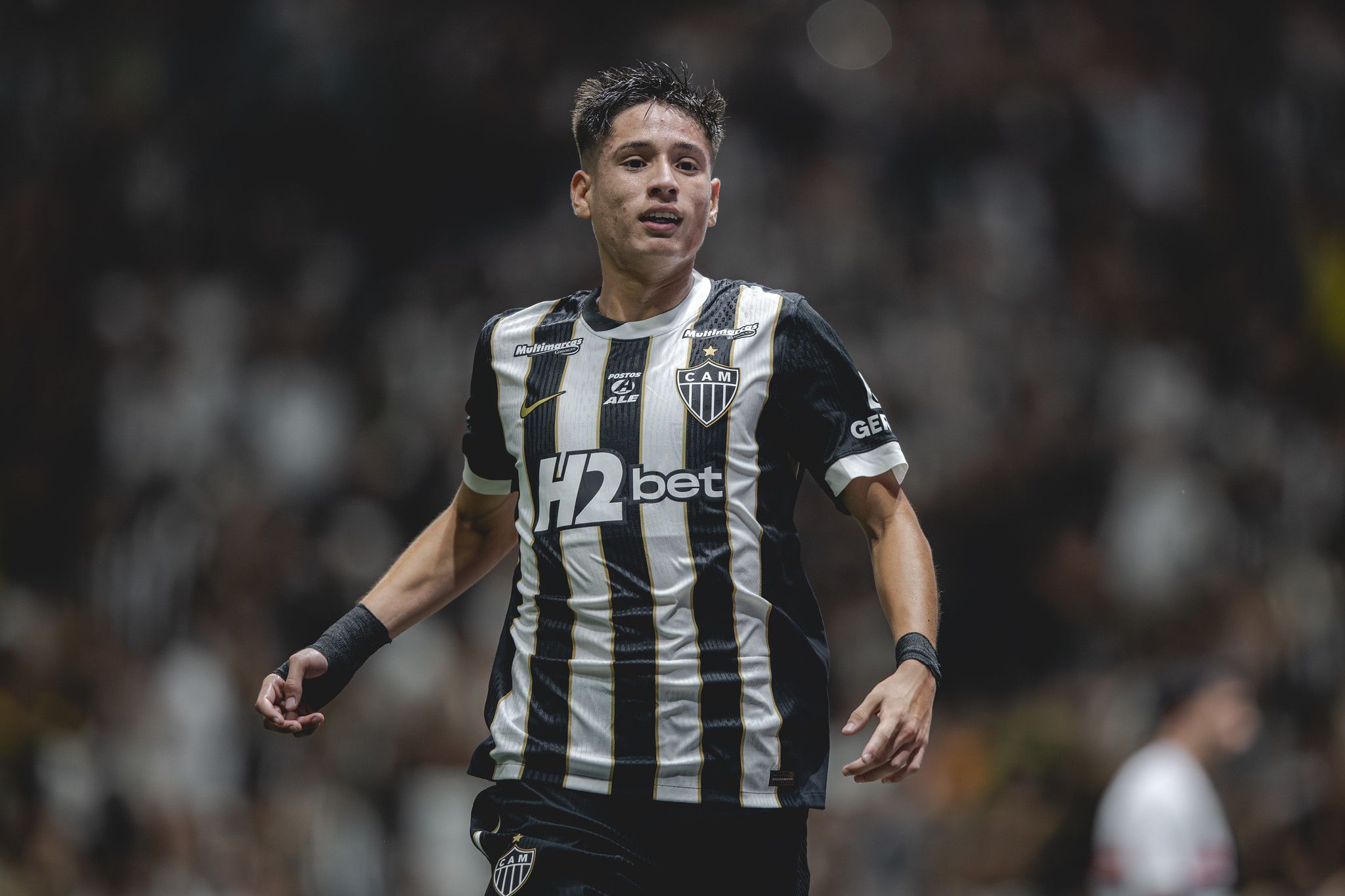 Com proposta para sair do Atlético, Román pode ser colega de Vozinha em novo clube
