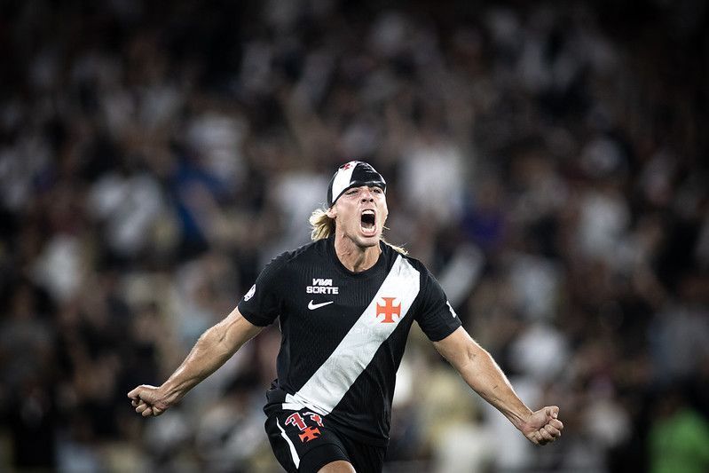 Atacante se lesiona e vira mais um desfalque do Vasco contra o Coritiba
