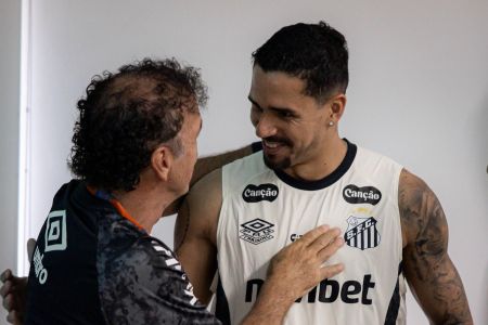 Cuca e Lucas Veríssimo no CT Rei Pelé