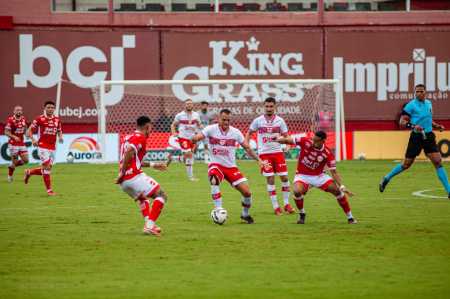 Vila Nova x CRB pela primeira rodada da Série B 2026