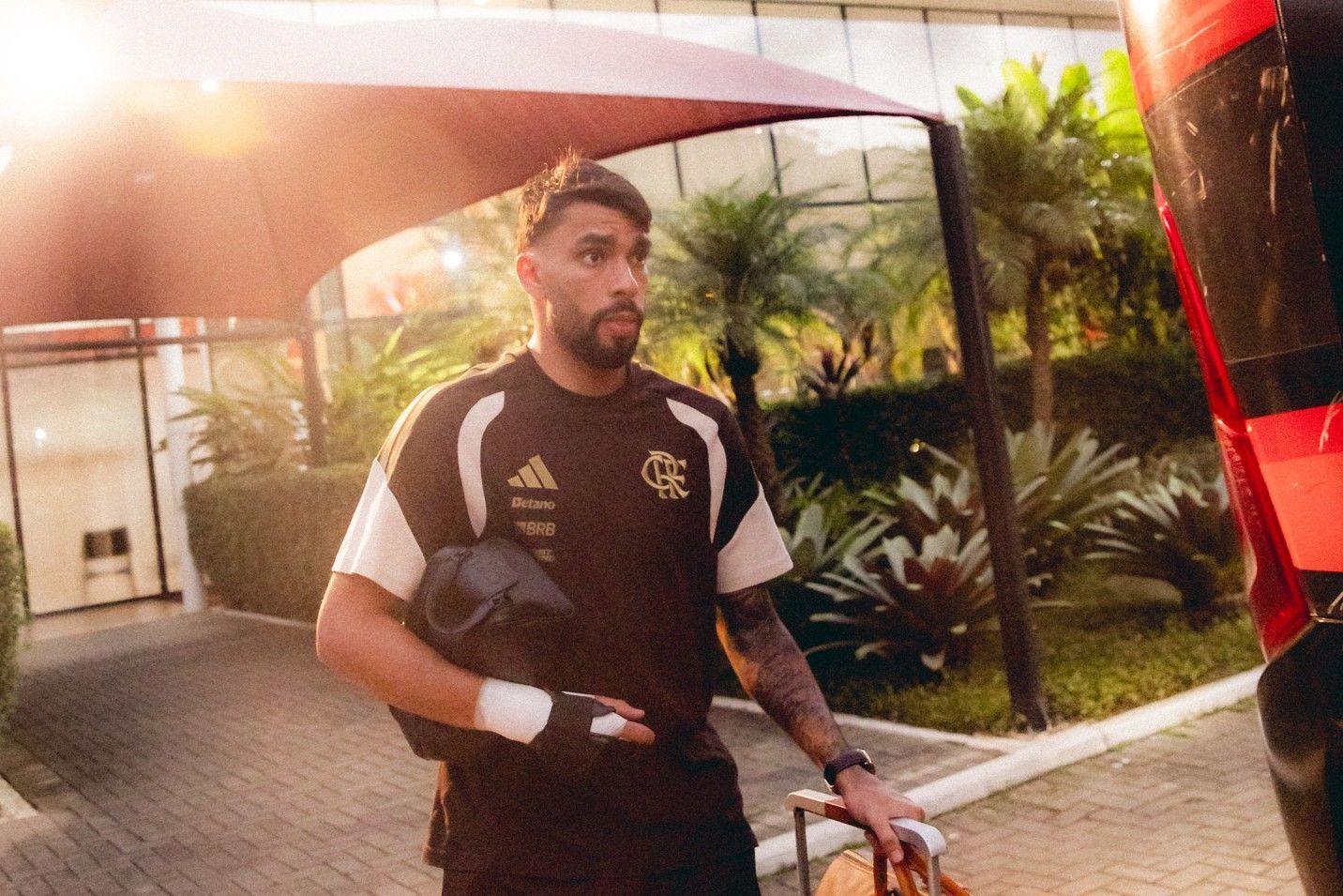 Com ausências, Flamengo divulga relacionados para enfrentar o Corinthians