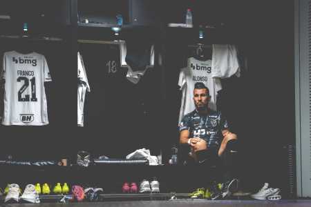 Júnior Alonso, zagueiro do Atlético, no vestiário do Maracanã