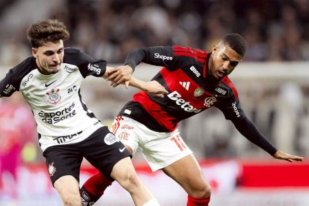 Breno Bidon e Samuel Lino em Corinthians x Flamengo